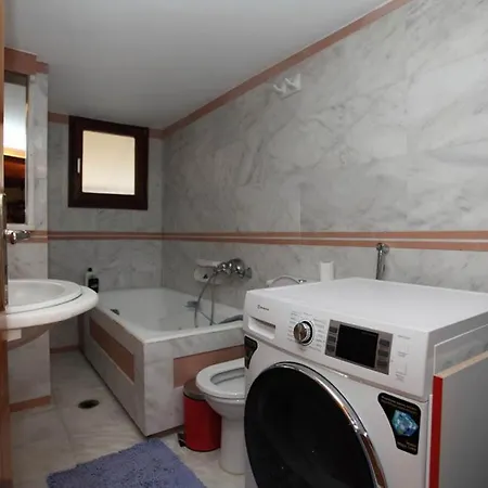 Nilly's Central Luxury Apartment *